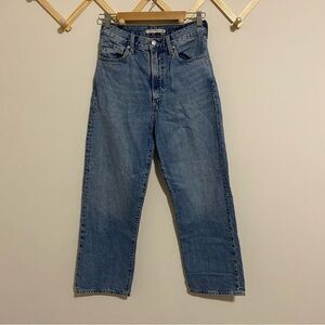 Levi’s Ribcage Straight Medium Wash Jeans size 29